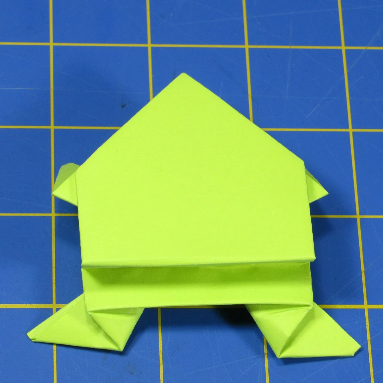 оригами схема лягушки попрыгушки. оригами лягушка на руку. оригами лягушка из бумаги пошаговой инструкции для детей. оригами лягушонок из бумаги для детей схема. оригами лягушка из бумаги пошаговой инструкции.