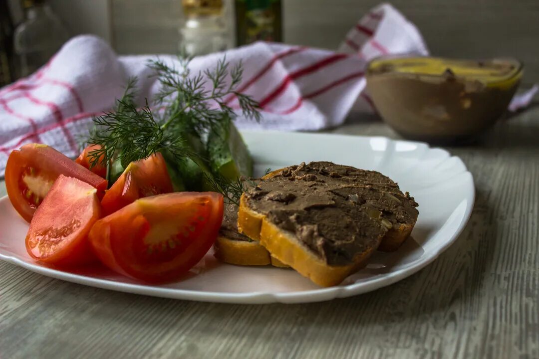 Паштет печеночный с грибами. Домашний паштет из куриной печени с грибами. Куриный паштет с грибами. Паштет запеченный в духовке.