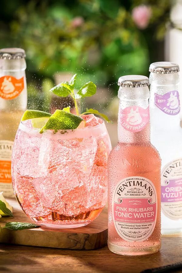 Джин тоник клюквенный. Розовый джин тоник. Barrister pink gin+тоник. Джин гордонс розовый. Розовый джин тоник.