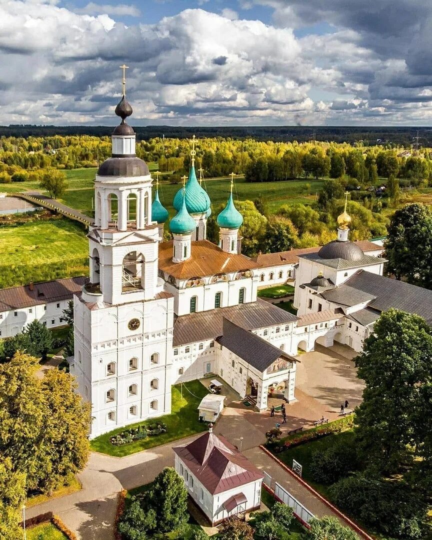 Свято введенский женский монастырь ярославль. Свято-Введенский Толгский монастырь. Толга женский монастырь Ярославль. Свято Введенский монастырь Ярославль. Толгский Введенский женский монастырь в Ярославле.