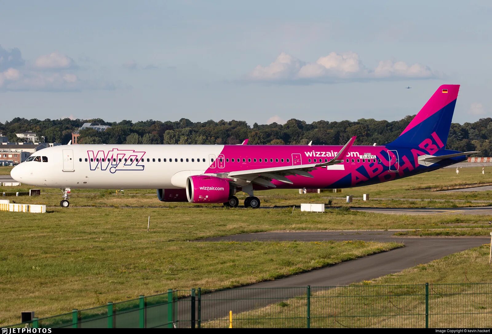 Wizz ереван. A321-271nx Wizz Air. Wizz Air a330. Wizz Air Абу Даби. Wizz Air Abu Dhabi самолеты.