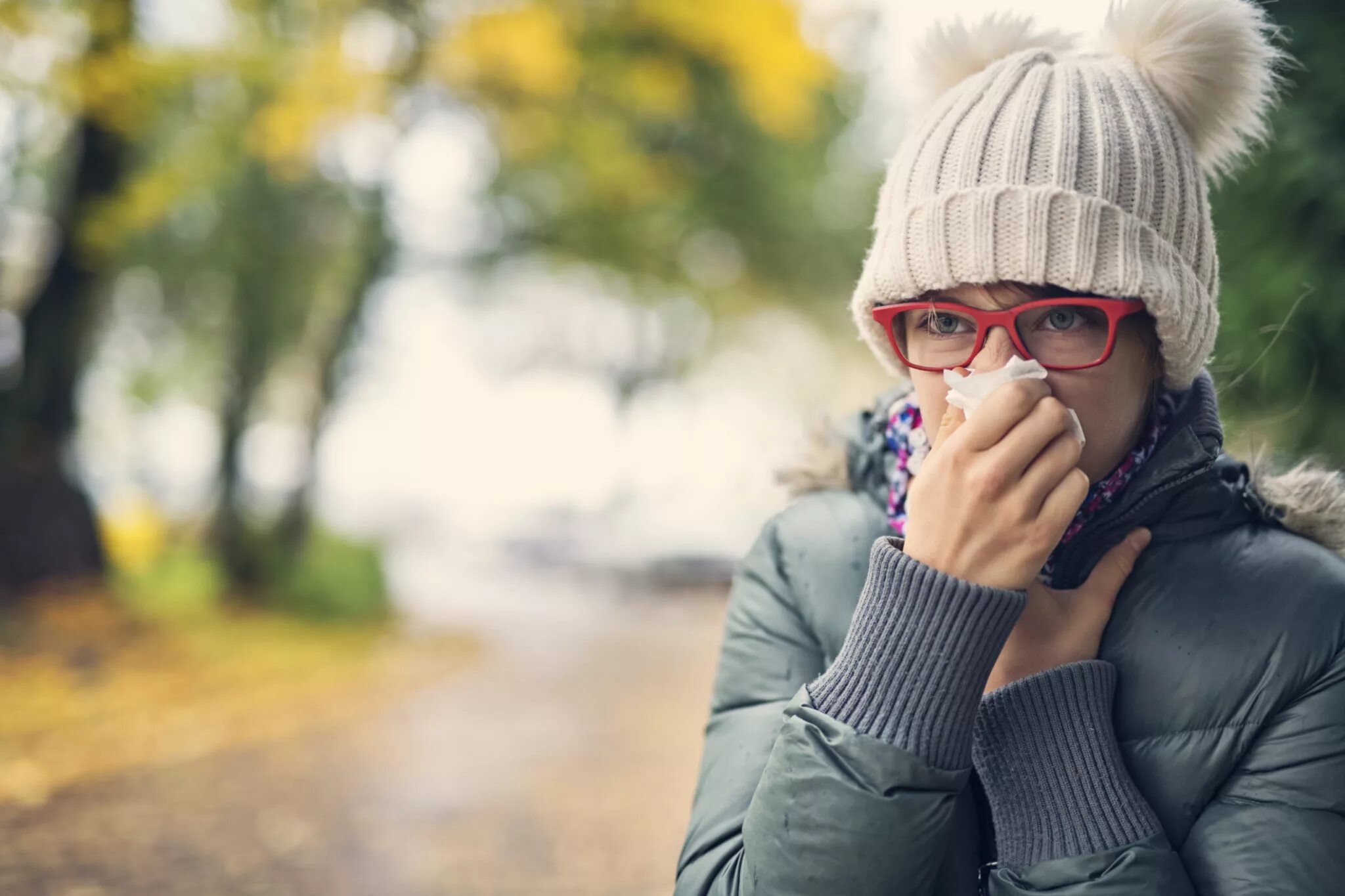Because it s cool. Летом в теплой одежде. Cold weather. Chilly прохладно. Похолодание простуда.