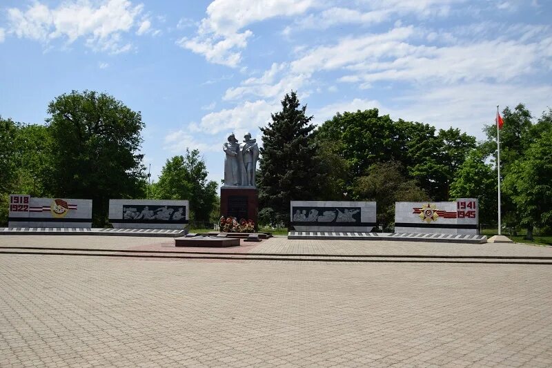 Белореченская краснодарский край. Парк Победы Белореченск. Вечный огонь Белореченск. Мемориал Победы Краснодарский край. Достопримечательности Белореченска Краснодарского края парк Победы.