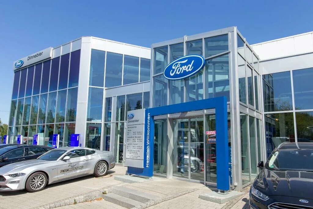 немецкие автосалоны. автосалон в германии. дилерский центр mercedes-benz германия. немецкие автосалоны. Bmw много машин.