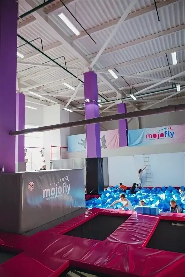 Батутный центр октябрьский. Батутный центр ульяновск октябрьская. Батутный центр октябрьский. Батутный центр вверх ульяновск. Октябрьская 22 ульяновск батутный центр.