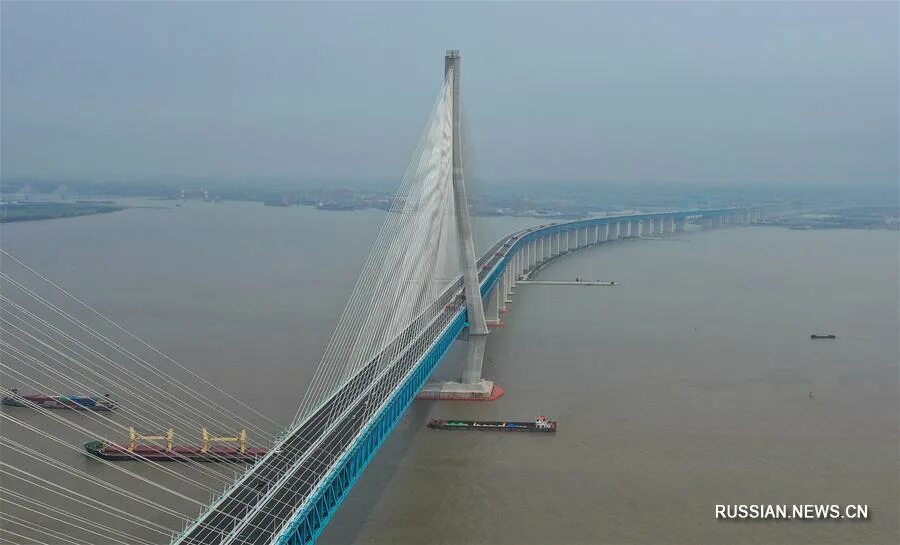 Длинный пролет. Вантовый мост через Янцзы. Вантовый автомобильно-Железнодорожный мост в КНР. Мост Шанхай-Сучжоу-Наньтун через реку Янцзы. Вантовый мост с самым длинным пролётом.