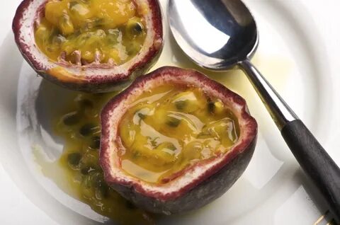 Как правильно едят маракуйя