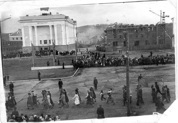 История белорецка. Площадь Металлургов Белорецк. Кинотеатр Металлург Белорецк фонтан. Старый город Белорецк. Белорецк до революции.