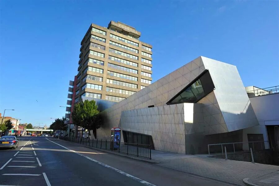 Metropolitan university. Лондонский университет либескинд. лондонский университет метрополитен (london metropolitan university). здание metropolitan university в лондоне (арх. даниэль либескинд). центр аспирантуры столичного университета в лондоне.