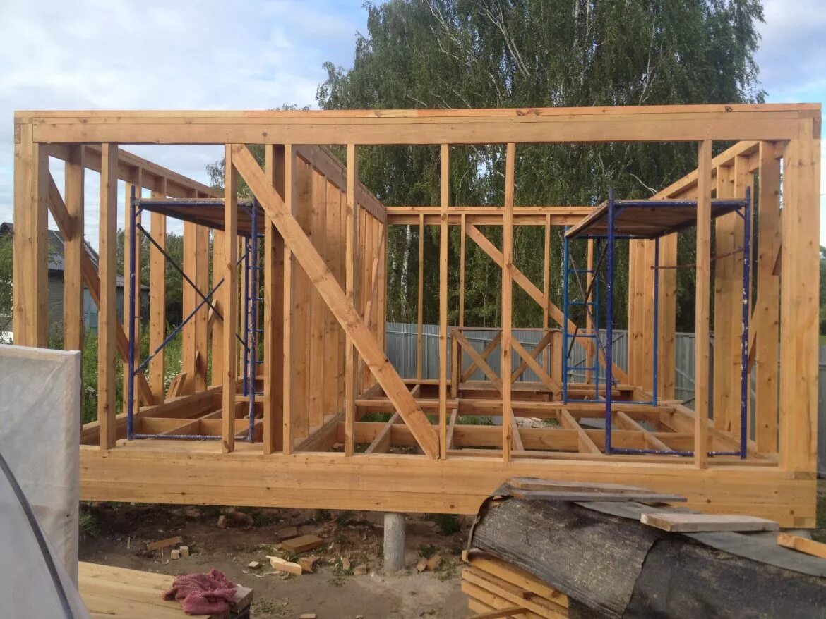 Каркасный деревянный дом. Одноэтажный дом под ключ для постоянного проживания блок. Фахверк тимбер фрейм. Каркасный дом технология. Каркасный домокомплект 144 м2.