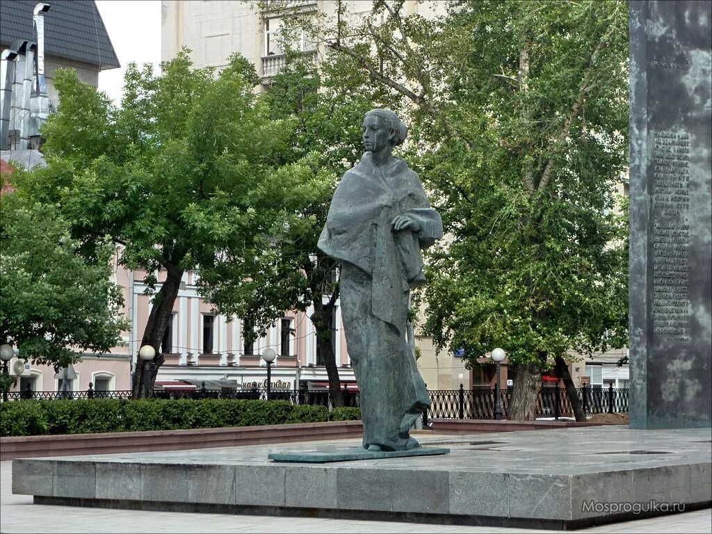 +. сретенский бульвар, памятник н. памятник на сретенском бульваре. сретенский бульвар, памятник н. памятник крупской на сретенском бульваре в москве.