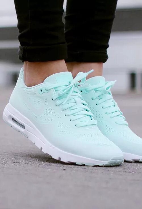 Nike pegasus 30 женские. Мятные кроссовки рибок женские. Кроссовки air balance мятные. Кроссовки найк женские мятного цвета. Кроссовки мятного цвета женские.