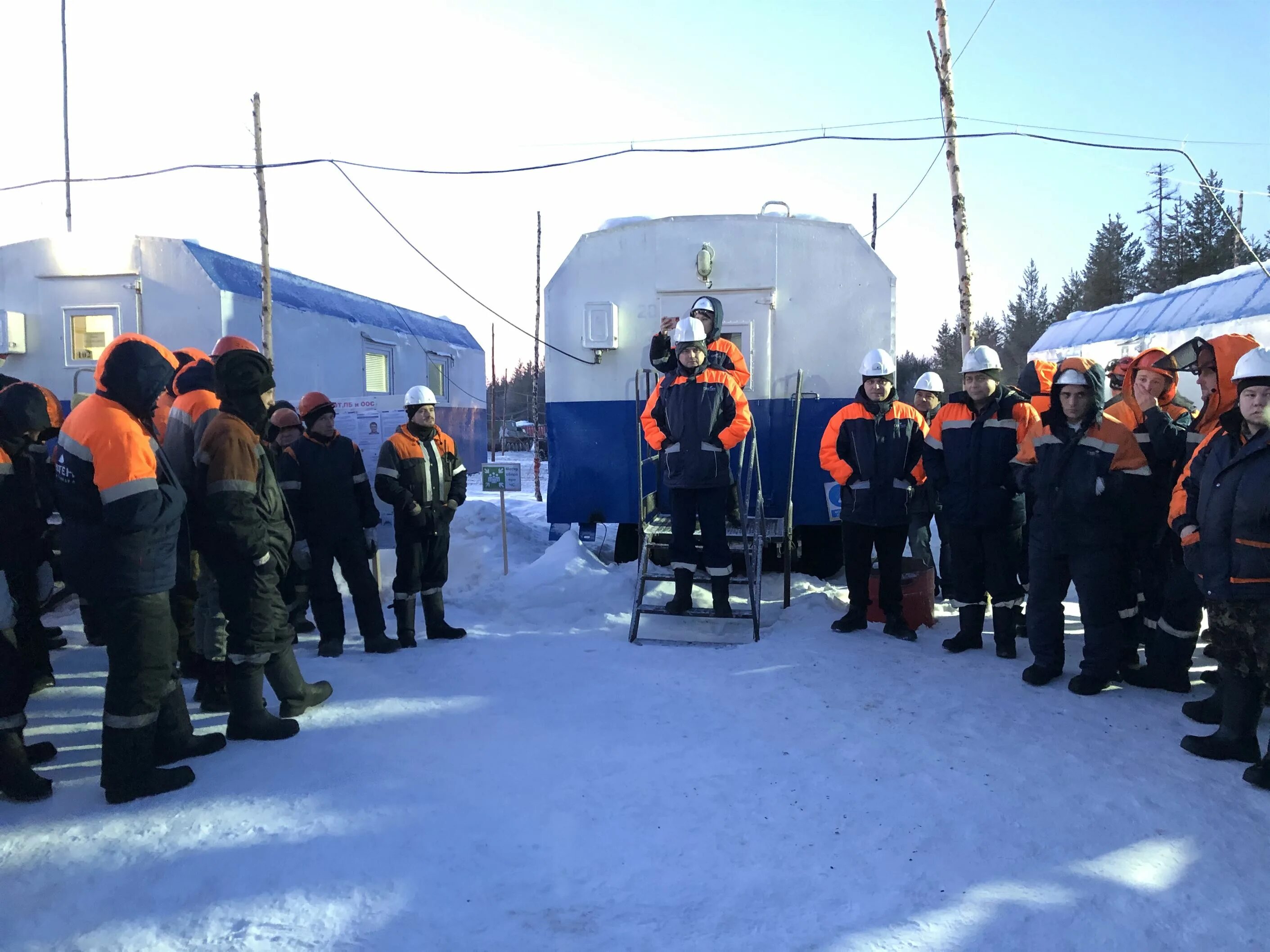 Усть луга глава администрации 2015 год. Геотек сейсморазведка ухта. Усть среднекан гэс. Вахтовики газпром. Вахта усть.