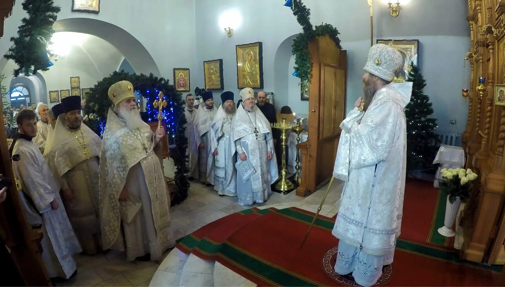 служба в храме 13 января. храм василия великого. храм василия великого. день памяти василия великого. обрезание господне и память святителя василия великого.