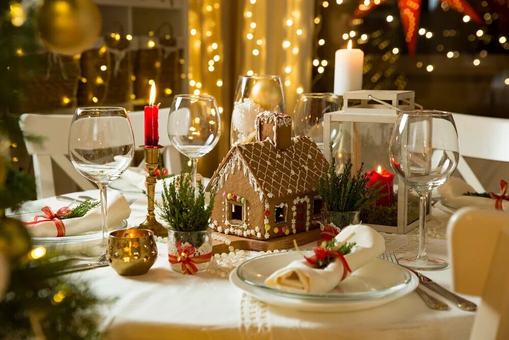 Красивая сервировка новогоднего стола. Рождественский ужин. Новогодний стол в Швеции. Новогоднее настроение с красиво накрытым столом. Новогодний ужин