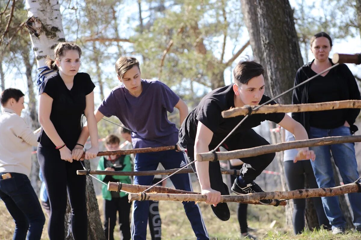 Зарница и орленок. Зарница движение первых положение. Зарница миасс. Военно патриотический лагерь зарница. Зарница полоса препятствий.