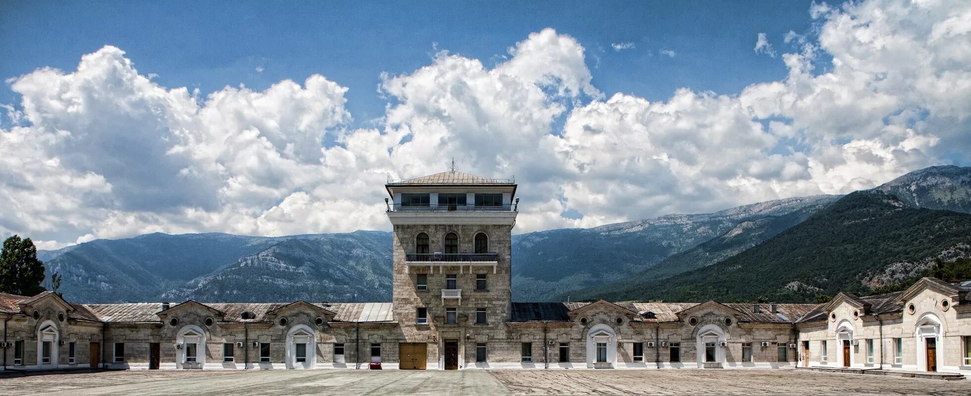 массандровский завод в ялте. винный завод в крыму массандра. завод ялтинская. массандра крым экскурсия. массандровский дворец винзавод.