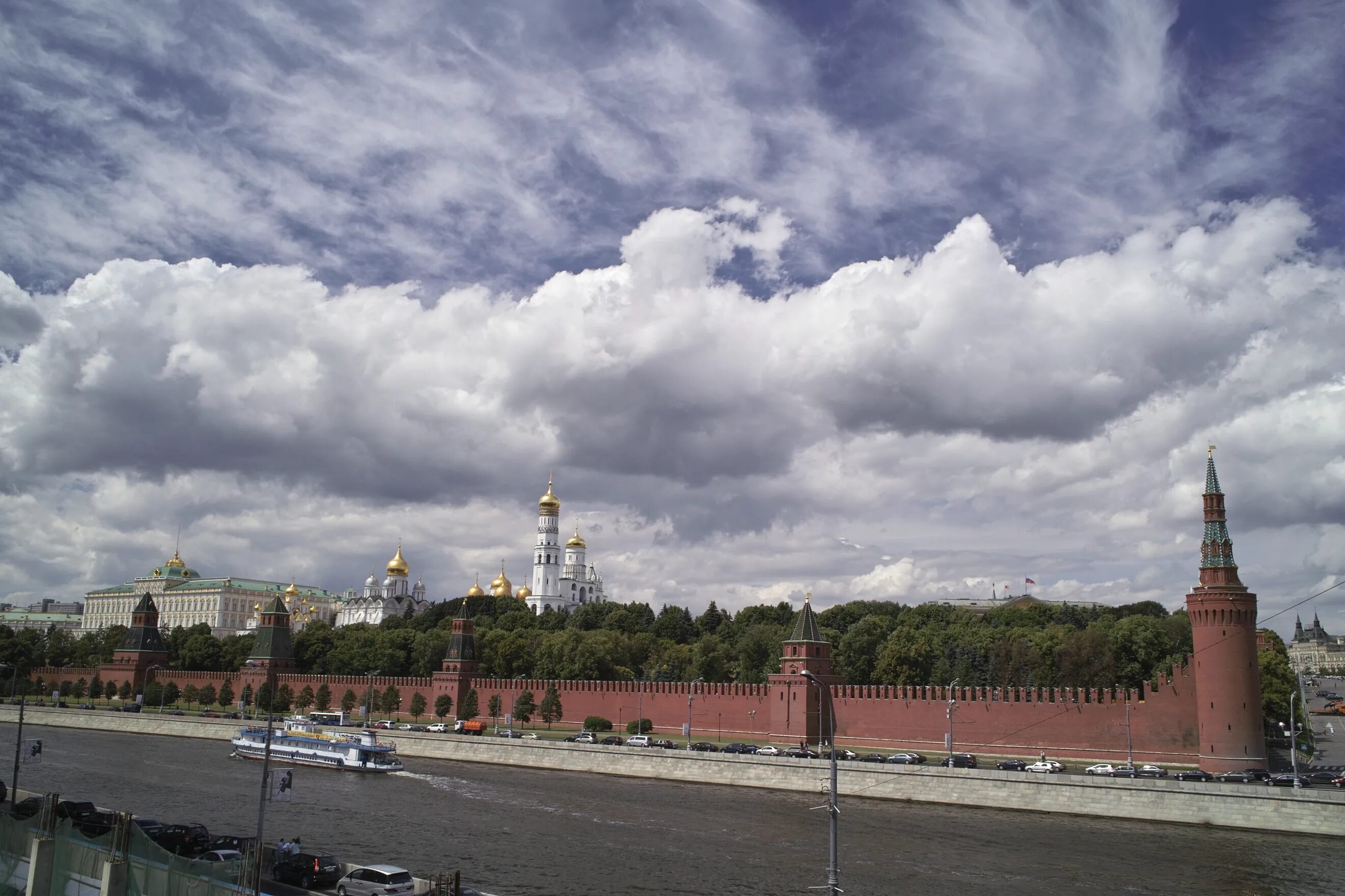 Московский Кремль холм. Кремль солнце. Небо над Кремлем. Кремль небо.