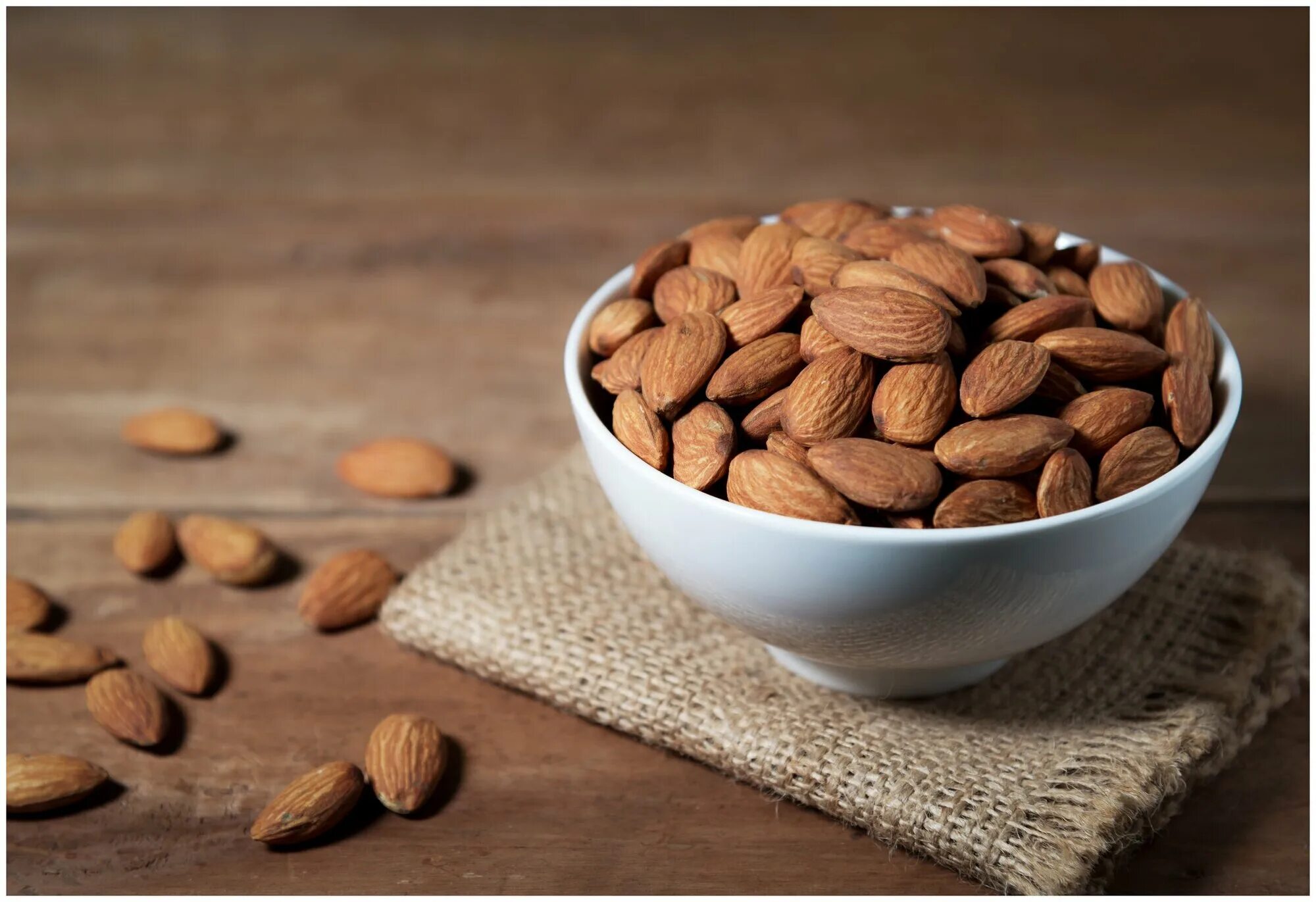 Миндаль. Ёнгок бодом. Сладкий миндаль. Миндаль орех. Bitter almond.