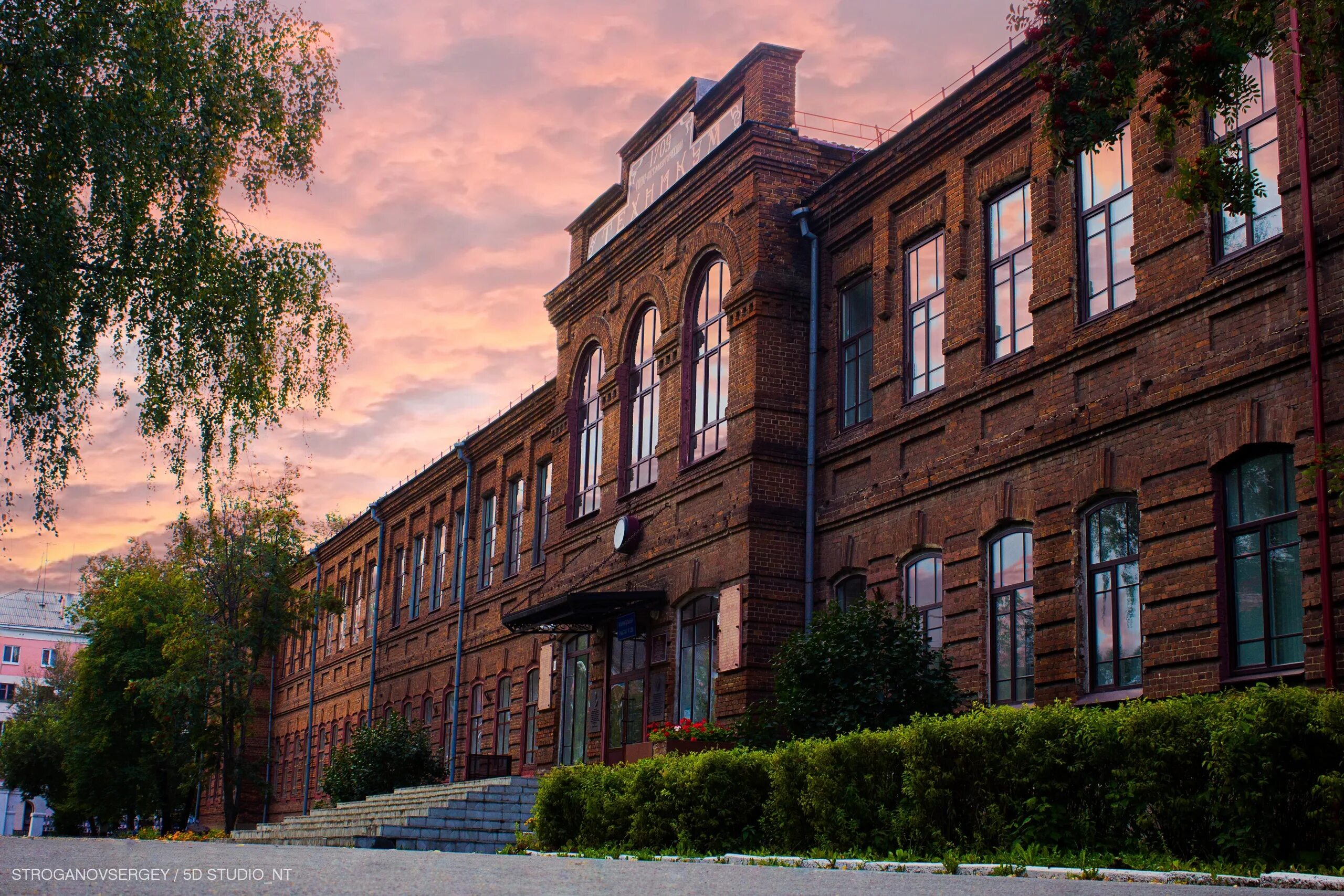 Горно металлургический нижний тагил. Нижний тагил техникум горно-металлургический техникум. Колледж имени черепановых нижний тагил нтгмк. Нтгмк музей. Горнозаводские школы урала.