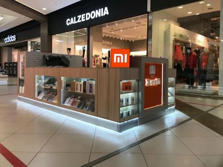 Магазин товаров xiaomi. Mi магазин. Магазин товаров xiaomi. Xiaomi stor. Фирменный магазин сяоми.