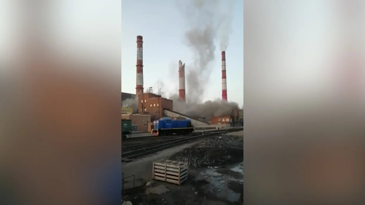 Тэц 1 барнаул. Тэц 2 барнаул. Обрушение трубы в барнауле. Тэц 2 фотография барнаул. Обрушение дымовой трубы в барнауле на тэц 2.