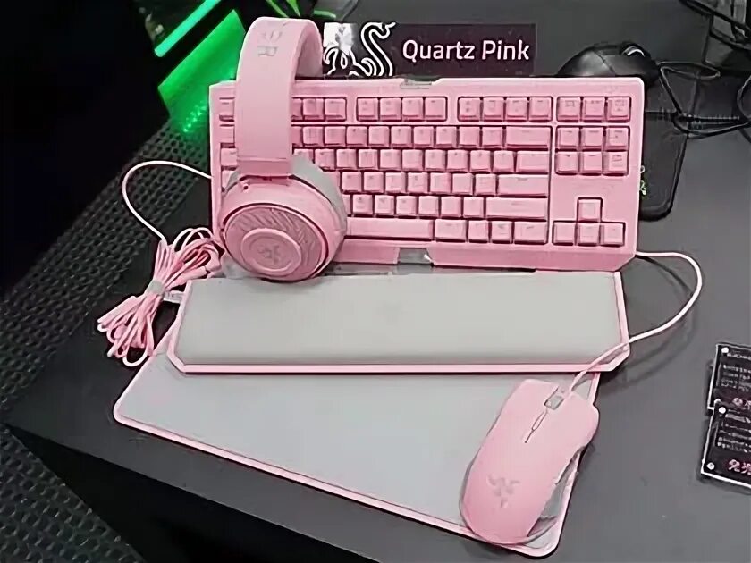 Razer quartz edition. Клавиатура рейзер розовая. razer pink laptop. подставка под наушники рейзер розовая.