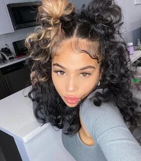 Curly hair baddie