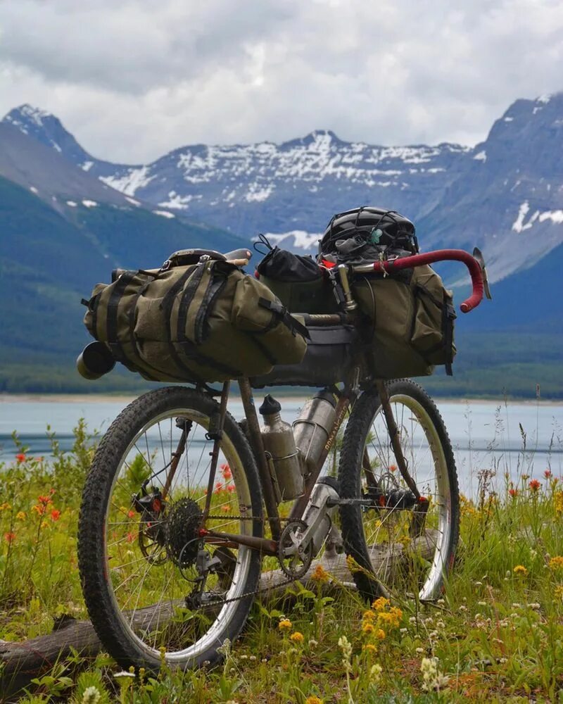 Туристический велосипед. Путешествие на велосипеде. Велосипедный туризм. Bike traveling