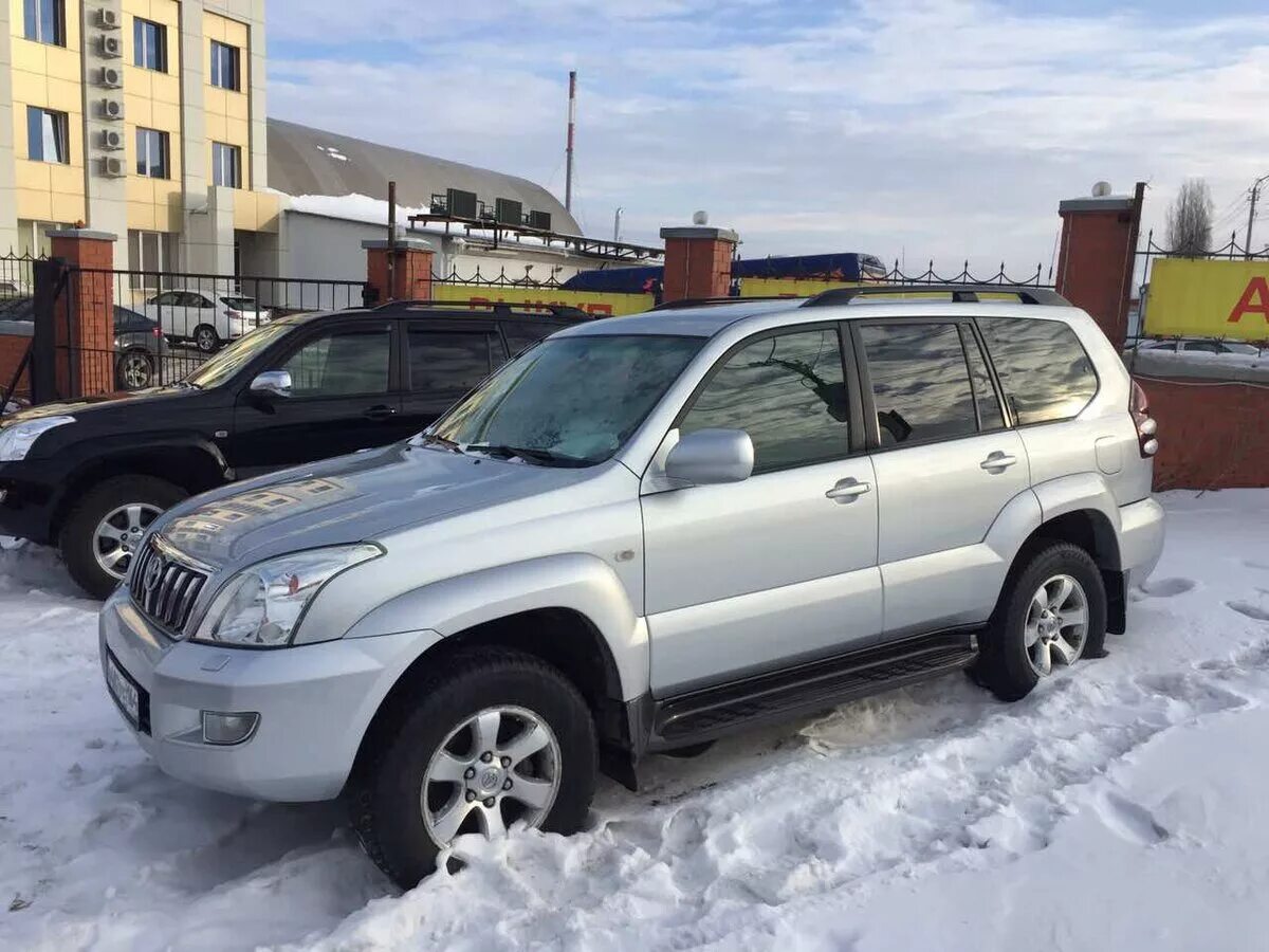 Купить тойоту прадо 120 с пробегом. Toyota Land Cruiser Prado 120 2004. Toyota Prado 120 серебристый. Прадо 120 2008 серебристый. Toyota Land Cruiser 120, 2004 год.