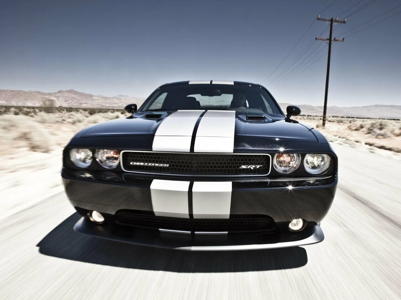 Дочь челленджер. Dodge Challenger srt8 392. Dodge Challenger srt8. Додж Челленджер СРТ 8. Dodge Challenger Challenger srt8.