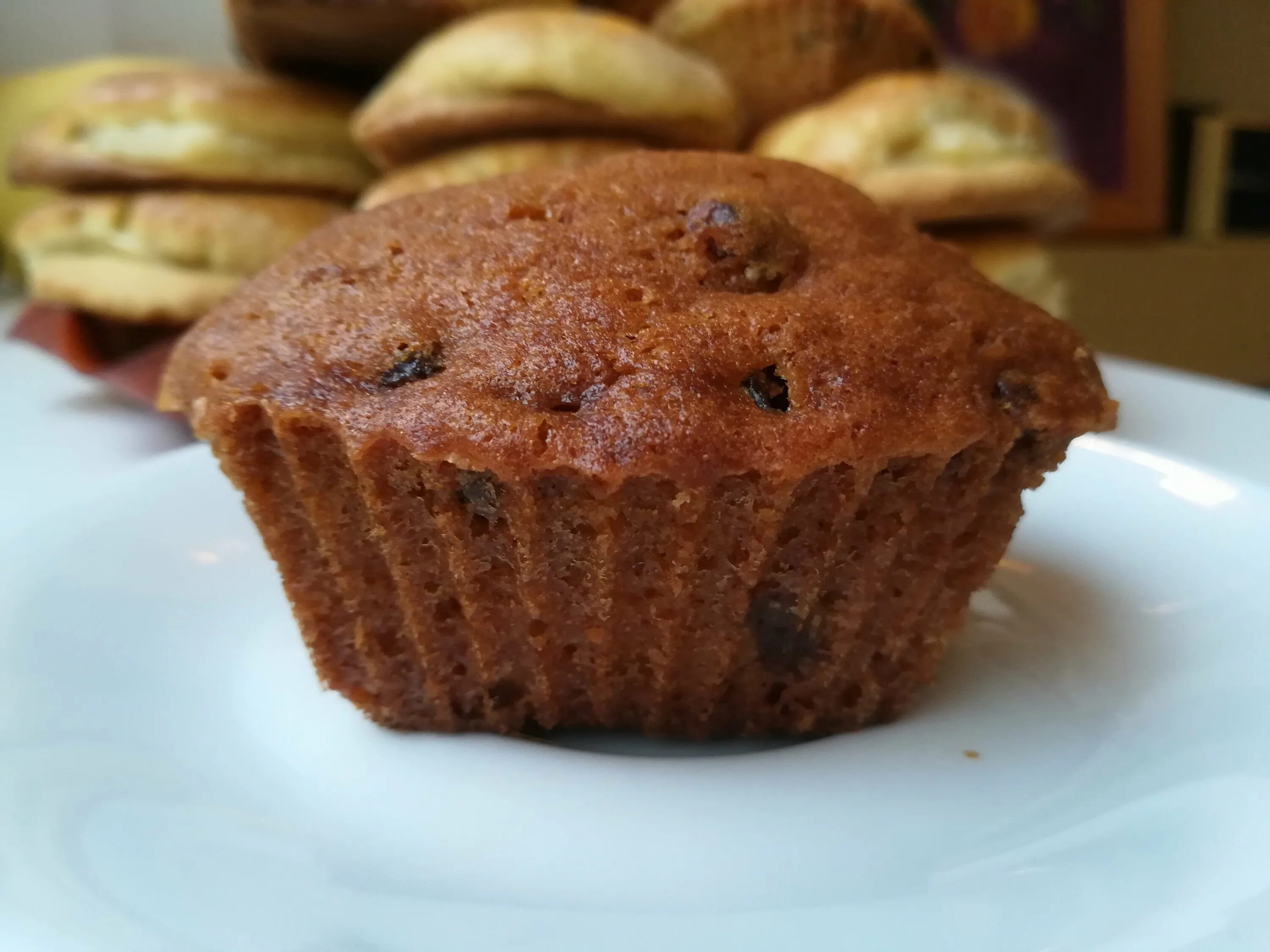 самый вкусный кекс с изюмом рецепт. маффины с изюмом. кекс лимонный с изюмом. кекс с изюмом. самый вкусный кекс с изюмом рецепт.