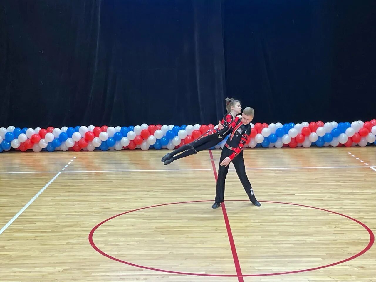 Акробатический рок н ролл соревнования 2023. Дружинина маргарита руслановна акробатический рок. Акробатический рок-н-ролл соревнования. Акробатический рок-н-ролл формейшн женщины. Акробатический рок н ролл соревнования 2023.