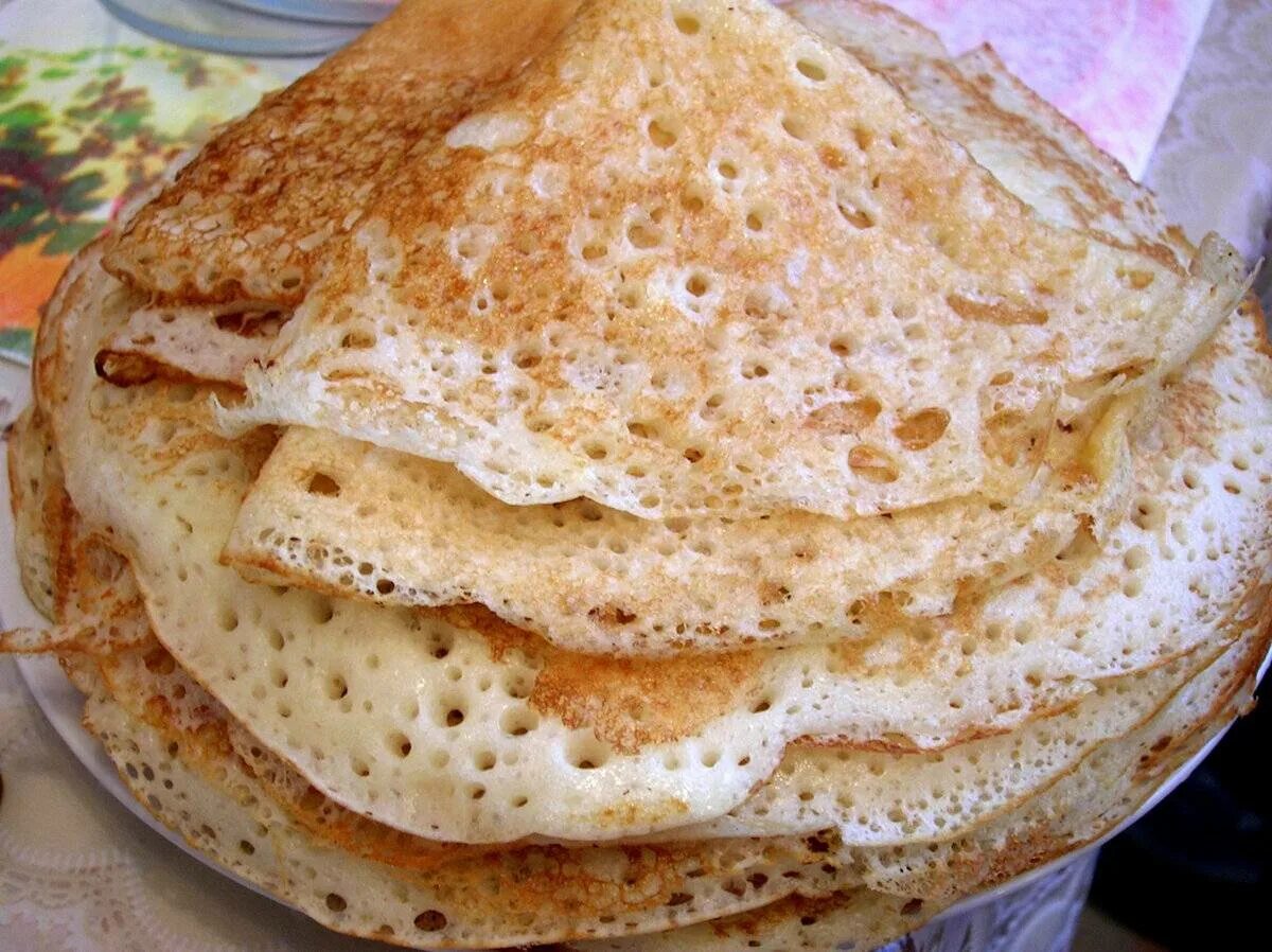 Как приготовить тонкие вкусные. Кружевные блинчики. Блины на кефире. Блины на воде. Как приготовить тонкие вкусные.