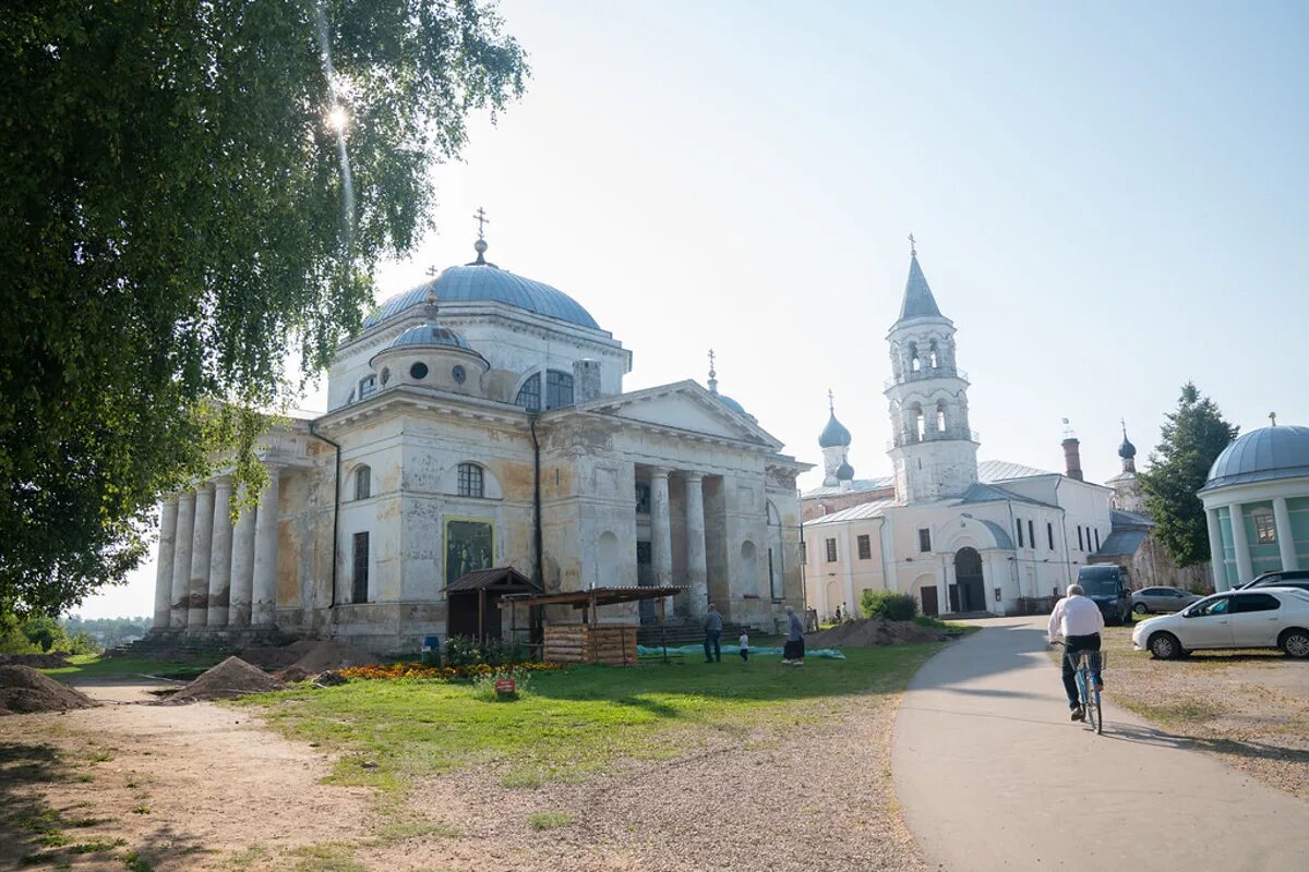 Новоторжский борисоглебский мужской монастырь. Борисоглебский монастырь Торжок. Борисоглебский монастырь Владимирская область. Ансамбль Новоторжского Борисоглебского монастыря.