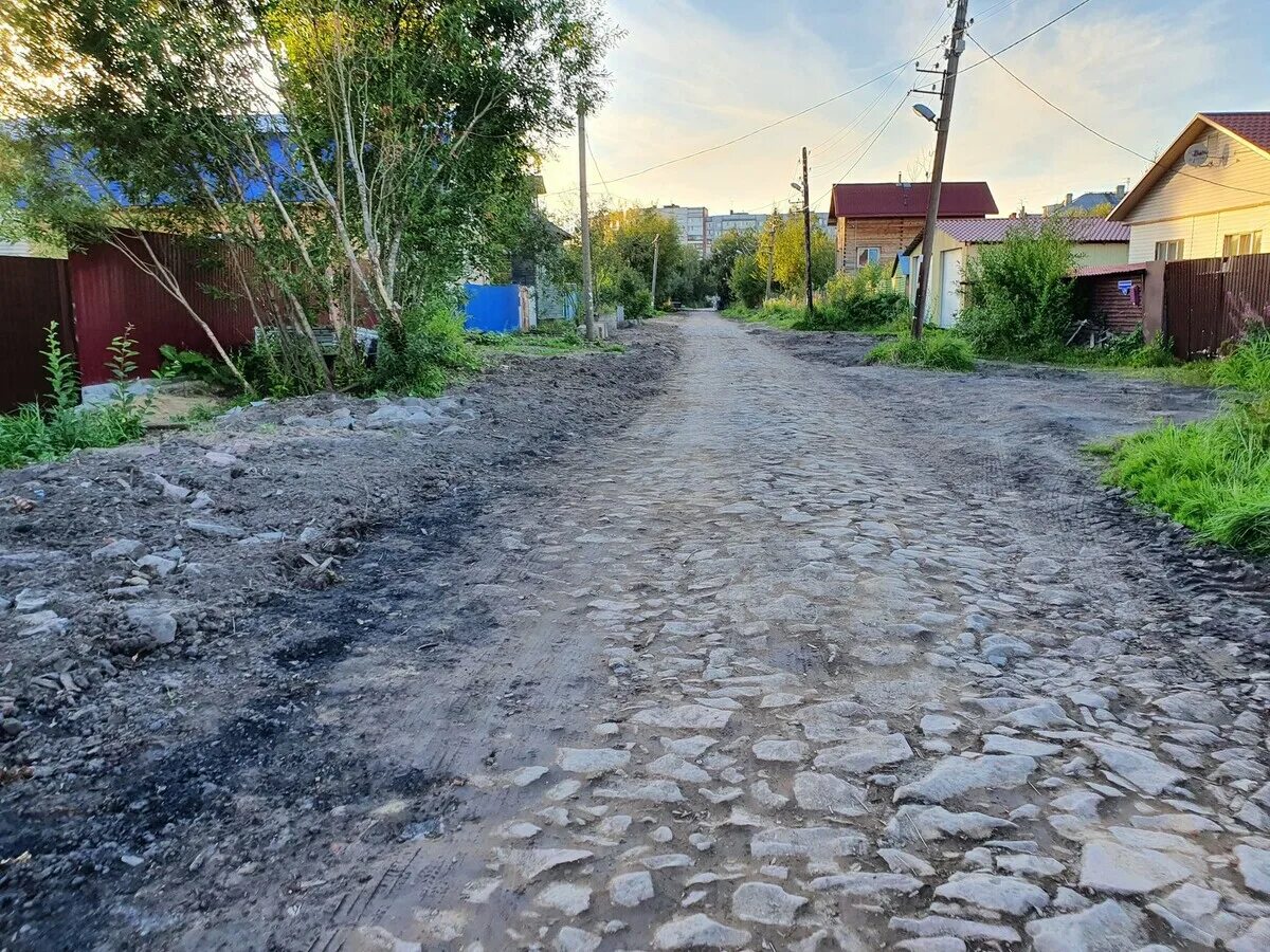 Сильный западный. Дождливый Архангельск. Дождь в Архангельске фото. После короткого дождя дорожки. Дождь в Архангельском фото.