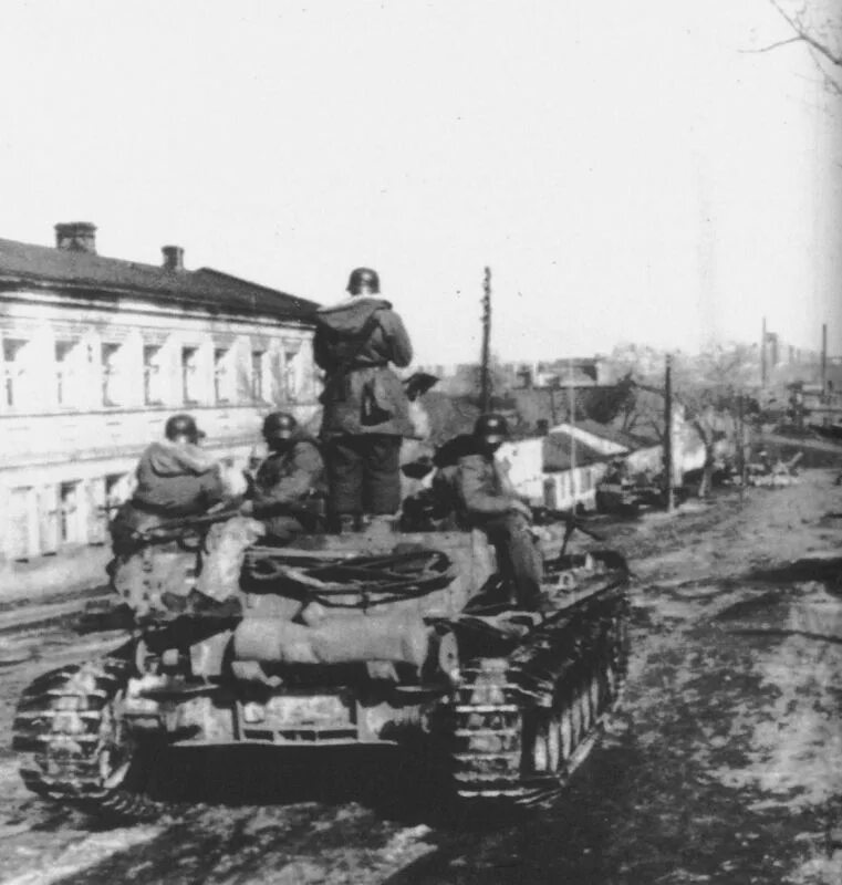 Дивизия Тотенкопф Харьков 1943. Немецкие танки Харьков 1943. PZ IV Харьков 1943. Солдаты СС Харьков март 1943. Танки мертвой головы