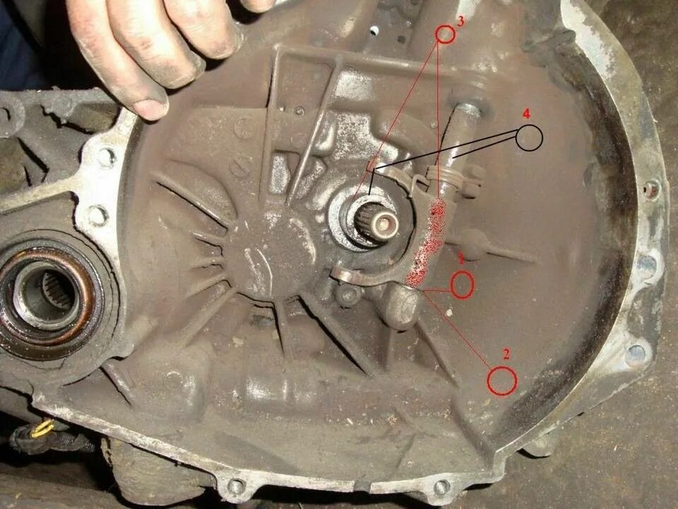 Почему не включается сцепление. Газель 405 сцепление направляющая выжимного подшипника. Выжим сцепления гольф 6. Пружина вилка сцепления 2110.