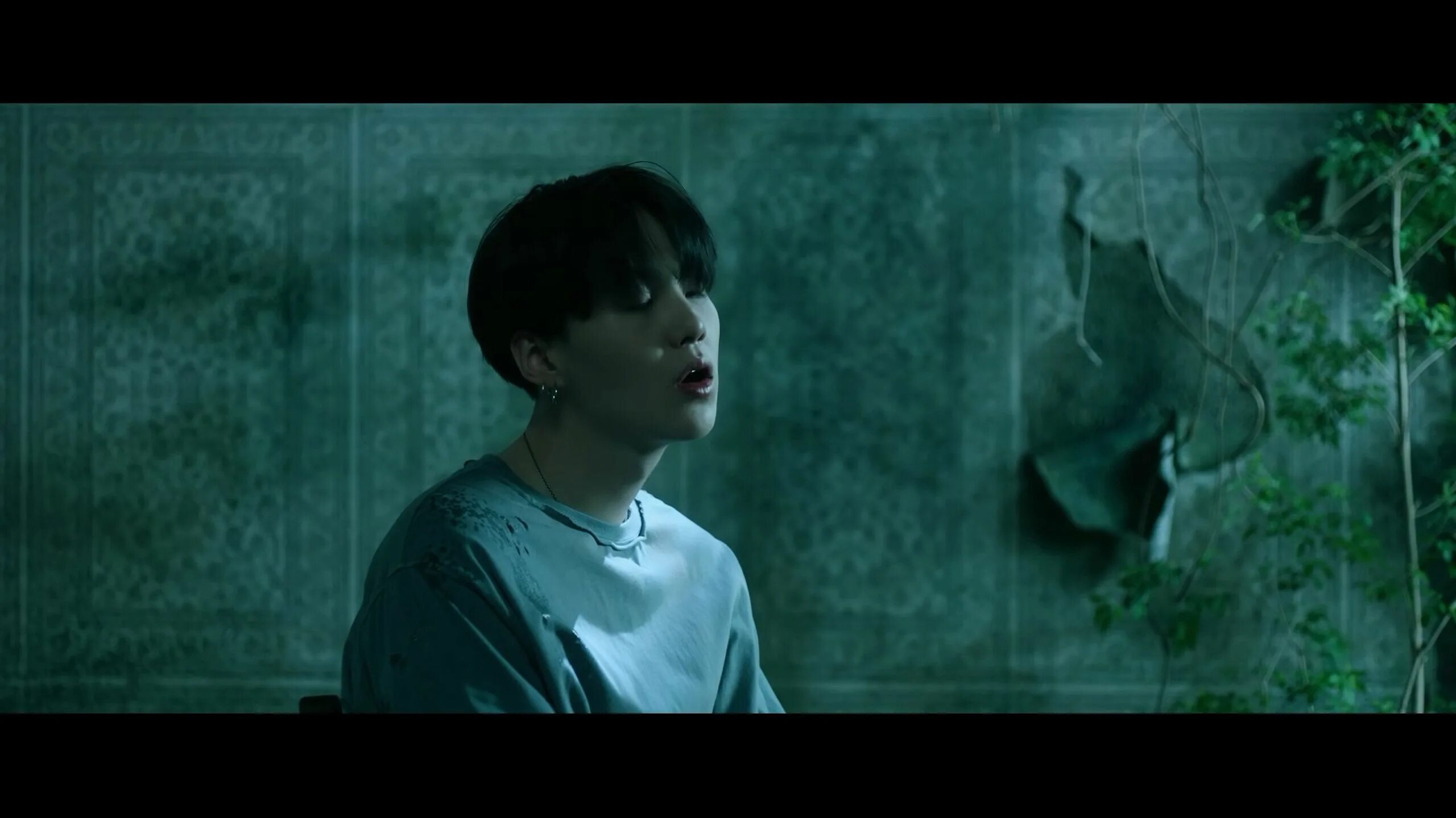 Бтс стэй. Стэй голд бтс. стей голд бтс. bts stay gold обложка. bts stay gold клип.