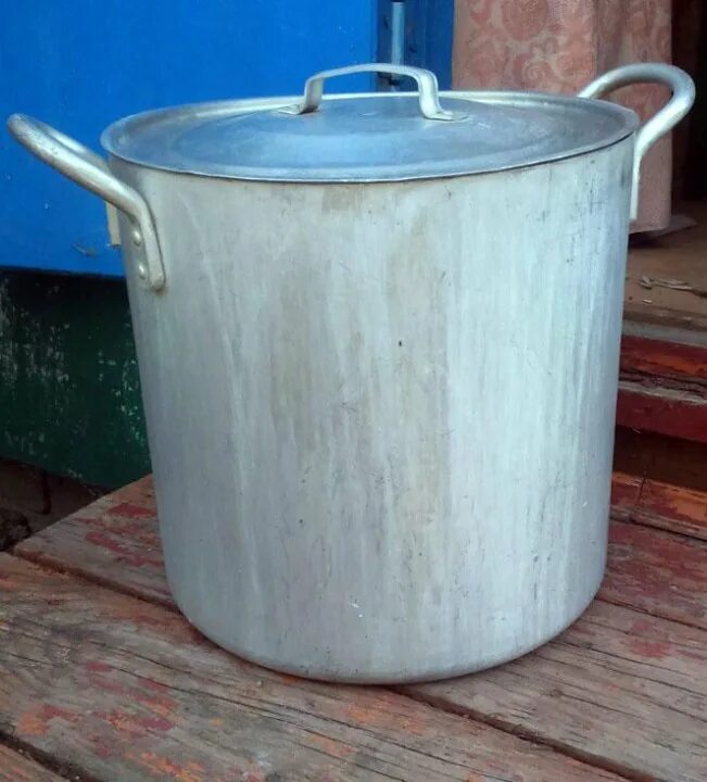Алюминиевая кастрюля массой 250 грамм. Новая кастрюля из алюминия. Кастрюля алюминиевая 20 литров. Кастрюля 15 литров. Алюминиевая кастрюля массой 250 грамм.