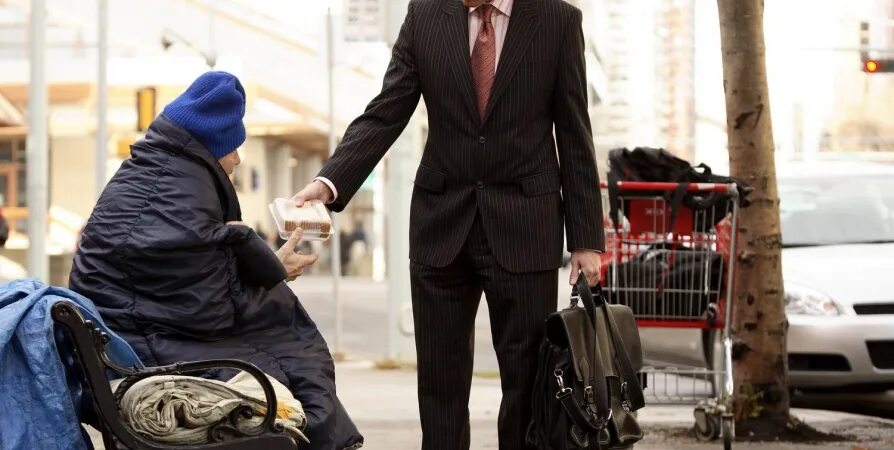 Угур галленкуш. Богатая крутая бедный. Богатая крутая бедный. Нищета и богатство. Между богатыми и бедными.