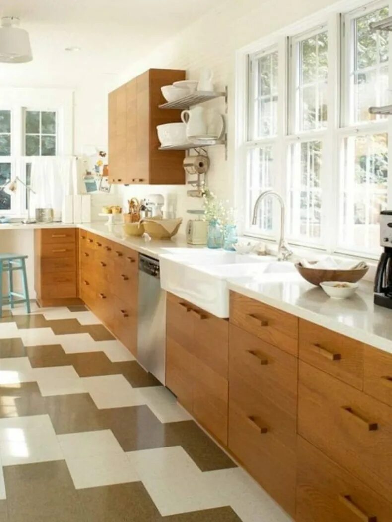 Какая плитка лучше для кухни. Плитка для кухни. Половая плитка на кухню. Плитка для пола на кухню. Современная плитка на пол в кухню.
