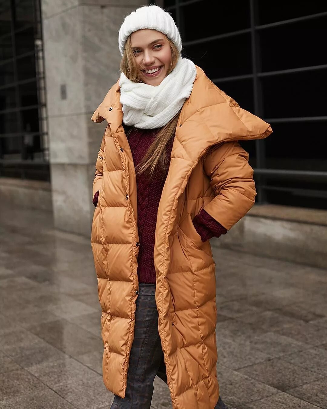 Пуховик 2022 зима тренд женский. Модный зимний образ девушка 2023. Тренды пуховиков 2022-2023. Маргарита цельсова 2019. Верхняя одежда для женщин.
