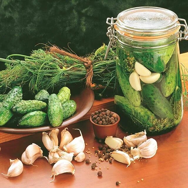 огурчики по болгарски. огурцы по-болгарски на зиму в литровых банках без стерилизации. огурцы по болгарски с луком и морковью. рецепты маринованных огурцов болгарские. рецепты маринованных огурцов болгарские.