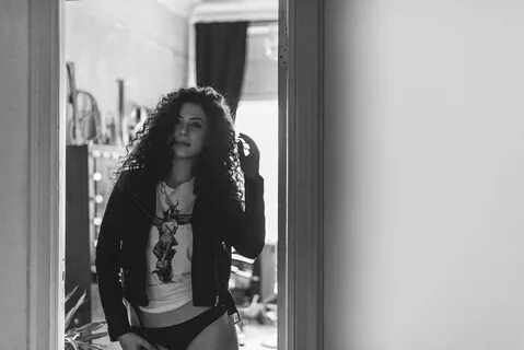 Leila Lowfire - rough n' tough.