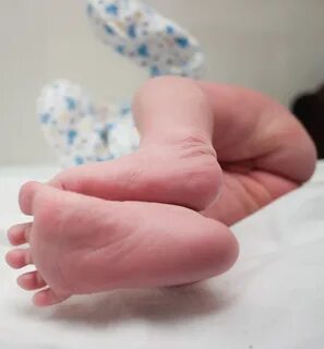 Ножки малыша 2 месяца