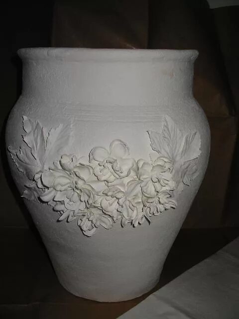 Гипсовый кувшин. Гипсовые кашпо. Ваза для цветов из гипса. Цветочные горшки из гипса. Вазы из цемента.