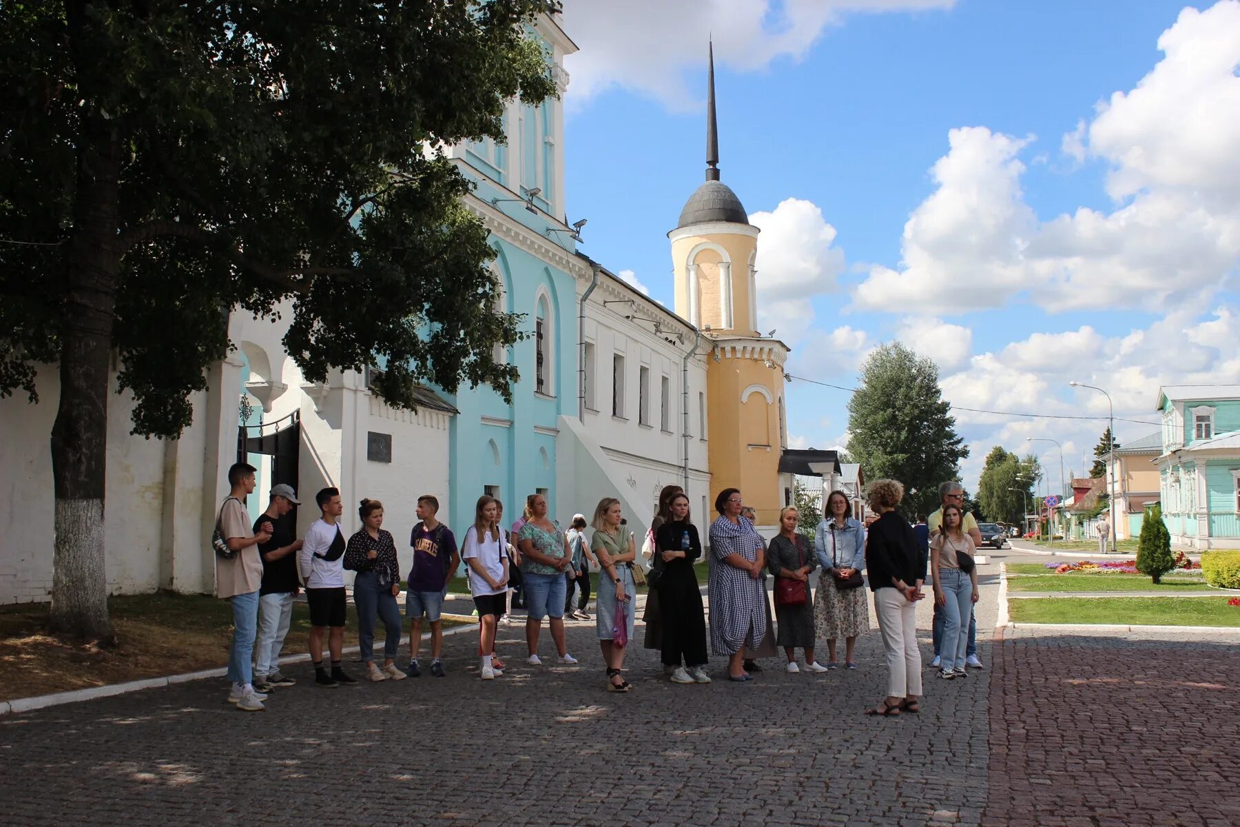 Погулять коломне. Кремль Коломна Луховицы. Коломна экскурсии. Покровская Церковь Коломна. Экскурсия Коломна путеводитель.