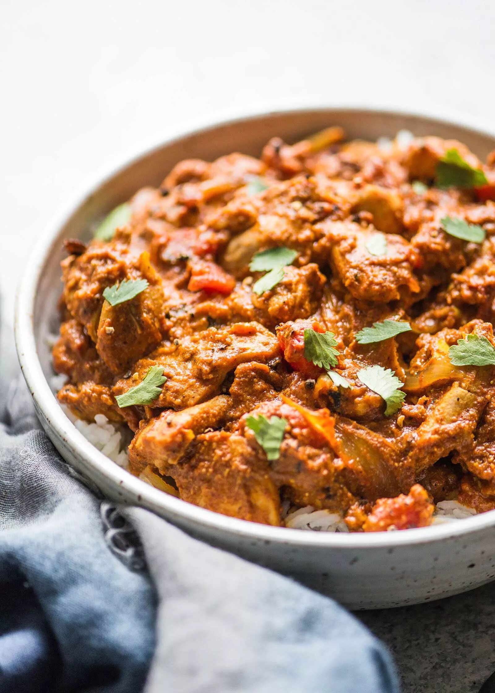 Tikka masala. Курица гарам масала. Чикен масала. Индийское блюдо курица тикка масала. Курица гарам масала.