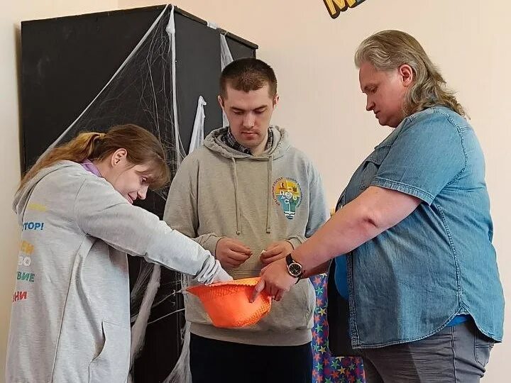 Мастер классы по финансам. Дети из детдома. Школа взаимопомощи. Школа взаимопомощи. Школа взаимопомощи.